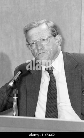 Rt Hon. Tom King, Secretary Of State for Defence und konservative Partei Parlamentsmitglied für Bridgwater, besucht eine Party Pressekonferenz in London, England am 9. September 1991. Stockfoto