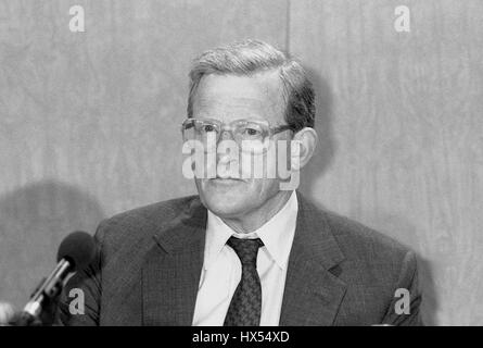 Rt Hon. Tom King, Secretary Of State for Defence und konservative Partei Parlamentsmitglied für Bridgwater, besucht eine Party Pressekonferenz in London, England am 9. September 1991. Stockfoto