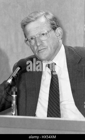 Rt Hon. Tom King, Secretary Of State for Defence und konservative Partei Parlamentsmitglied für Bridgwater, besucht eine Party Pressekonferenz in London, England am 9. September 1991. Stockfoto