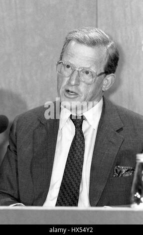 Rt Hon. Tom King, Secretary Of State for Defence und konservative Partei Parlamentsmitglied für Bridgwater, besucht eine Party Pressekonferenz in London, England am 9. September 1991. Stockfoto