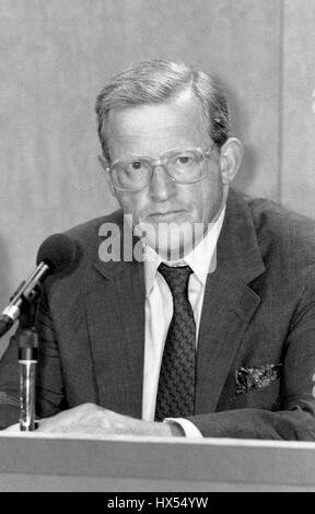 Rt Hon. Tom King, Secretary Of State for Defence und konservative Partei Parlamentsmitglied für Bridgwater, besucht eine Party Pressekonferenz in London, England am 9. September 1991. Stockfoto