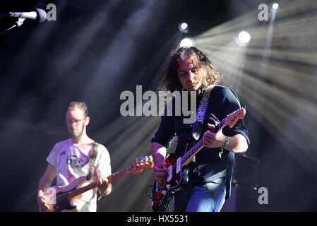 BARCELONA - JUL 3: The War on Drugs (Band) in Konzert im Vida-Festival am 3. Juli 2015 in Barcelona, Spanien. Stockfoto