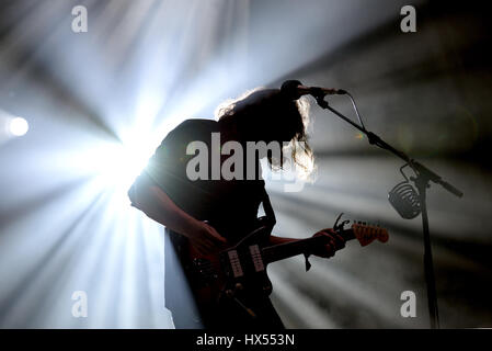 BARCELONA - JUL 3: The War on Drugs (Band) in Konzert im Vida-Festival am 3. Juli 2015 in Barcelona, Spanien. Stockfoto