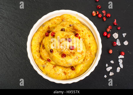 Pastete mit Hering und rotem Pfeffer. Studio Photo Stockfoto