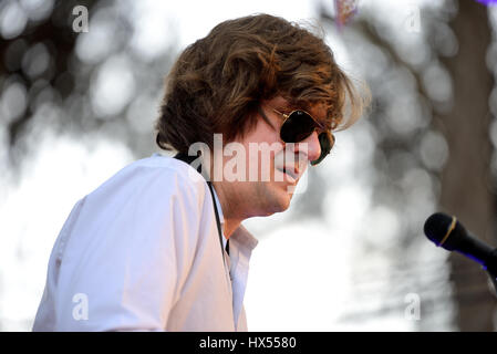 BARCELONA - 4 JUL: Nacho Vegas (Musiker) führt auf Vida Festival am 4. Juli 2015 in Barcelona, Spanien. Stockfoto