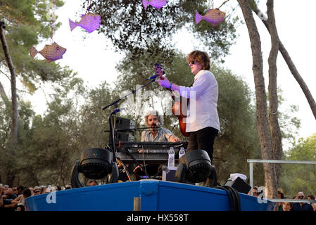 BARCELONA - 4 JUL: Nacho Vegas (Musiker) führt auf Vida Festival am 4. Juli 2015 in Barcelona, Spanien. Stockfoto