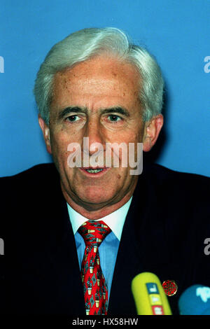 JACQUES POOS Außenminister von Luxemburg 13. Juli 1998 Stockfoto