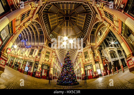 Leadenhall Market Weihnachtsbaum fisheye Szene Stockfoto