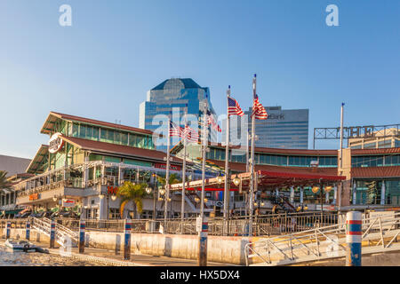 Jacksonville Landing, gehobene Innenstadt einkaufen und Restaurant Zentrum in Jacksonville, Florida. Stockfoto