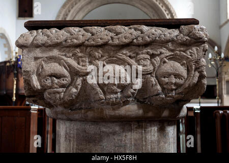 Die Schriftart, St.-Laurentius Kirche, Castle Rising, Norfolk, England, UK Stockfoto