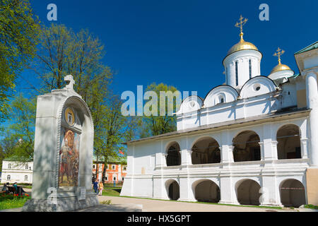 Jaroslawl, Russland - 8. Mai 2016: Der orthodoxen Kirche des Klosters Spaso-Preobraschenskij. Jaroslawl, Russland. Stockfoto