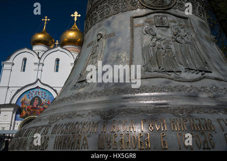 Jaroslawl, Russland - 8. Mai 2016: Nahaufnahme eines riesigen restaurierte Glocke der Kathedrale der Annahme von Notre-Dame, auch bekannt als die Verkündigung Katze Stockfoto