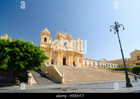 Noto, Italien - 14. September 2015: Kathedrale von Noto, La Chiesa Madre di San Nicolo ist eine römisch-katholische Kathedrale in Noto auf Sizilien, Italien. Gebaut in der s Stockfoto