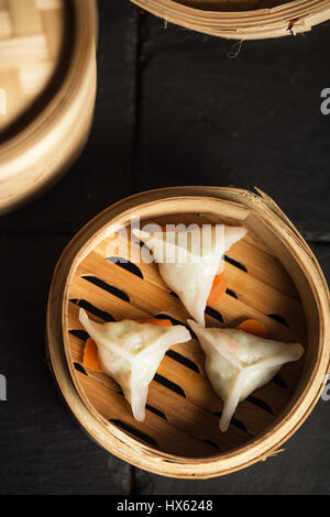 Dim-Sum Knödeln. Chinesische traditionelle Speisen Stockfoto