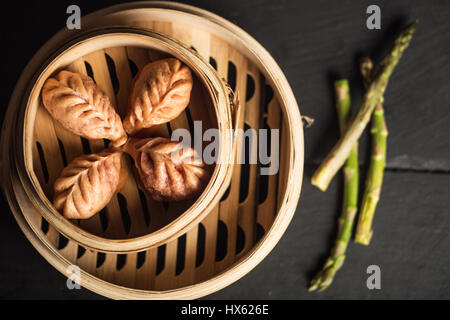 Dim-Sum Knödeln. Chinesische traditionelle Speisen Stockfoto