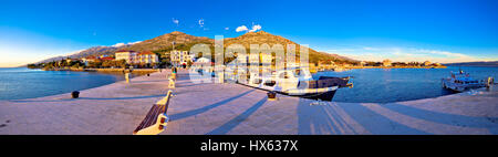 Starigrad Paklenica Hafen bei Sonnenuntergang Panorama-Aussicht, Velebit-Kanal in Kroatien Stockfoto