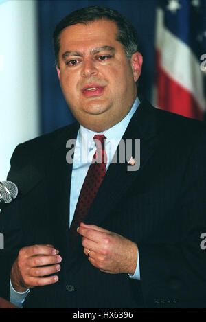 SPENCER ABRAHAM U.S. SECRETARY OF ENERGEY 8. Februar 2002 LOS ANGELES BEVERLY HILLS Stockfoto