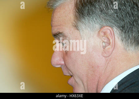 HOWARD DEAN US-PRÄSIDENTSCHAFTSKANDIDAT 15. Dezember 2003 CENTURY CITY LOS ANGELES USA Stockfoto