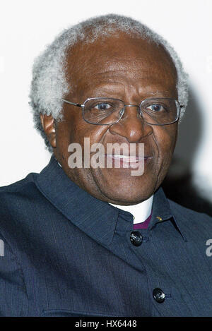 DESMOND TUTU Erzbischof von Kapstadt 5. Juni 2003 CAA BEVERLY HILLS USA Stockfoto