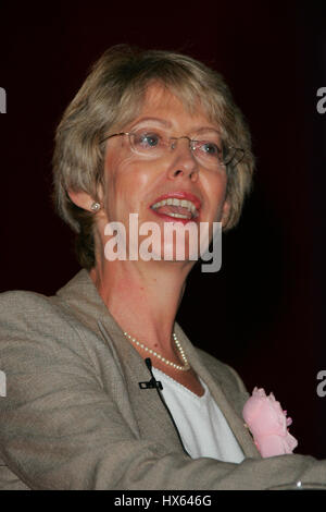 PATRICIA HEWITT MP Sek. Staat Handel & Industrie 27. September 2004 die BRIGHTON CENTRE BRIGHTON ENGLAND Stockfoto