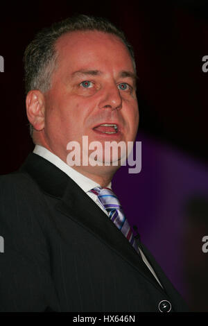 JACK MCCONNELL MP erster MINISTER für Schottland 27. September 2004 die BRIGHTON CENTRE BRIGHTON ENGLAND Stockfoto