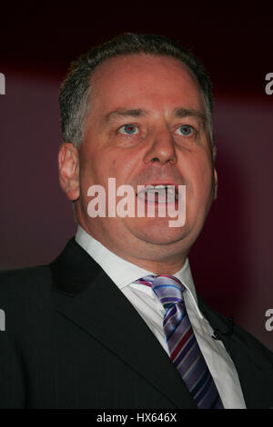 JACK MCCONNELL MP erster MINISTER für Schottland 27. September 2004 die BRIGHTON CENTRE BRIGHTON ENGLAND Stockfoto