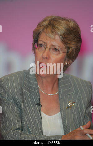 PATRICIA HEWITT MP Sek. Staat Handel & Industrie 29. September 2004 die BRIGHTON CENTRE BRIGHTON ENGLAND Stockfoto