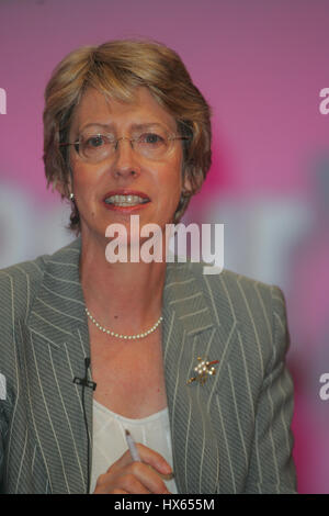 PATRICIA HEWITT MP Sek. Staat Handel & Industrie 29. September 2004 die BRIGHTON CENTRE BRIGHTON ENGLAND Stockfoto