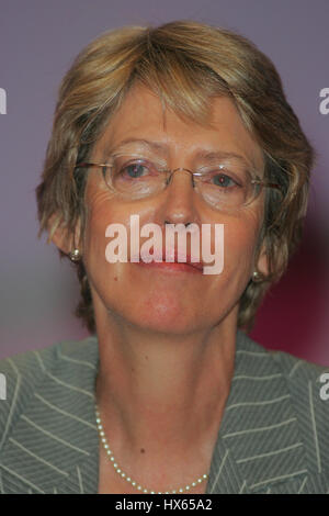 PATRICIA HEWITT MP Sek. Staat Handel & Industrie 29. September 2004 die BRIGHTON CENTRE BRIGHTON ENGLAND Stockfoto