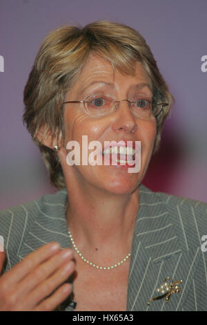 PATRICIA HEWITT MP Sek. Staat Handel & Industrie 29. September 2004 die BRIGHTON CENTRE BRIGHTON ENGLAND Stockfoto