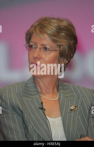 PATRICIA HEWITT MP Sek. Staat Handel & Industrie 29. September 2004 die BRIGHTON CENTRE BRIGHTON ENGLAND Stockfoto