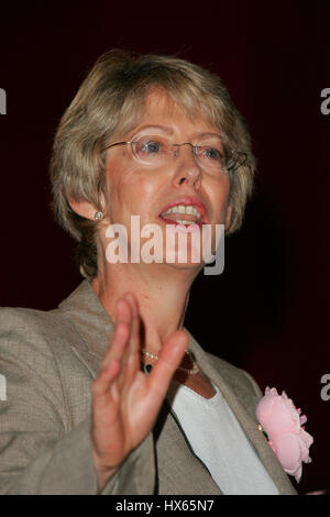 PATRICIA HEWITT MP Sek. Staat Handel & Industrie 27. September 2004 die BRIGHTON CENTRE BRIGHTON ENGLAND Stockfoto