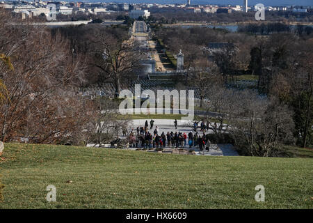 Blick vom Hügel im Nationalfriedhof Arlington, Virginia, USA Stockfoto