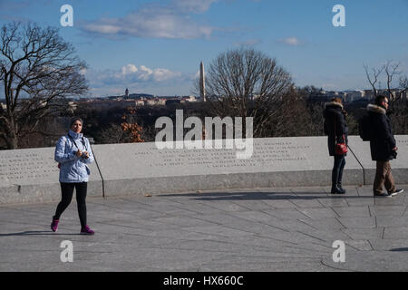 Wörter aus einer Rede von JFK an seinem Denkmal in Nationalfriedhof Arlington, Virginia, USA Stockfoto