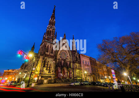 Mount Vernon Ort Evangelisch-methodistischen Kirche in der Nacht, in Mount Vernon, Baltimore, Maryland. Stockfoto