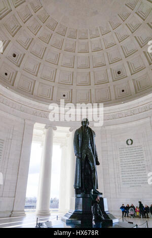 Statue von Thomas Jefferson in Präsident Thomas Jefferson Memorial, Washington DC, USA Stockfoto