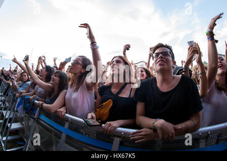 MADRID - SEP 12: Menge in einem Konzert am Dcode Festival am 12. September 2015 in Madrid, Spanien. Stockfoto