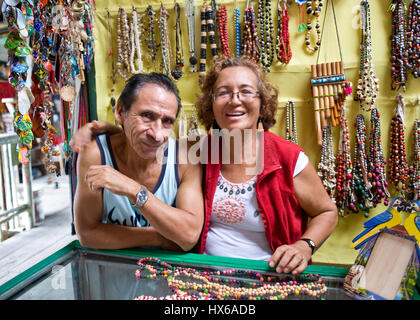 Reise nach Iquitos, Peru. Besuch der lokalen Ayahuasca Heilung Zentrum beteiligen Shipibo Medizin Zeremonie mit Schamanen und trinken Dieta Pflanzen Stockfoto
