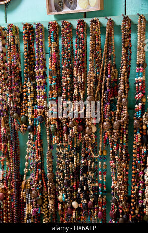 Reise nach Iquitos, Peru. Besuch der lokalen Ayahuasca Heilung Zentrum beteiligen Shipibo Medizin Zeremonie mit Schamanen und trinken Dieta Pflanzen Stockfoto