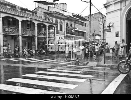 Reise nach Iquitos, Peru. Besuch der lokalen Ayahuasca Heilung Zentrum beteiligen Shipibo Medizin Zeremonie mit Schamanen und trinken Dieta Pflanzen Stockfoto
