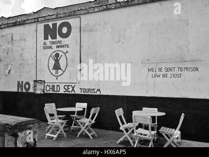 Reise nach Iquitos, Peru. Besuch der lokalen Ayahuasca Heilung Zentrum beteiligen Shipibo Medizin Zeremonie mit Schamanen und trinken Dieta Pflanzen Stockfoto
