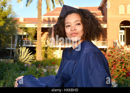 College Absolvent, BWL-Studium, University of Arizona, Tucson, Arizona, USA.