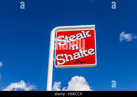 Muncie - ca. September 2016: Steak n Shake Einzelhandel Fast-Casual Restaurant-Kette. Steak n Shake befindet sich in den mittleren Westen und Süden USA III Stockfoto