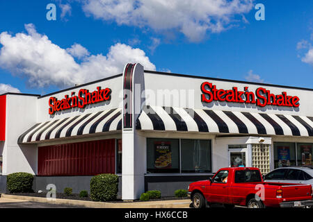 Muncie - ca. September 2016: Steak n Shake Einzelhandel Fast-Casual Restaurant-Kette. Steak n Shake befindet sich in den mittleren Westen und Süden USA II Stockfoto