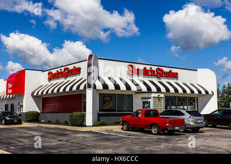 Muncie - ca. September 2016: Steak n Shake Einzelhandel Fast-Casual Restaurant-Kette. Steak n Shake befindet sich in den mittleren Westen und Süden der USA ich Stockfoto