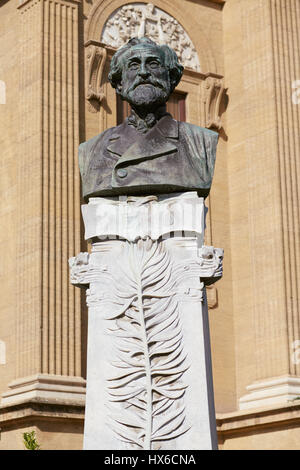 Eine Büste von Giuseppe Verdi - berühmten italienischen Komponisten. Es befindet sich in Palermo, Sizilien. Stockfoto