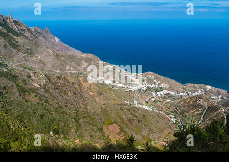 Blick auf das Dorf Taganana in das Anaga-Gebirge im Norden von Teneriffa, Spanien. Stockfoto