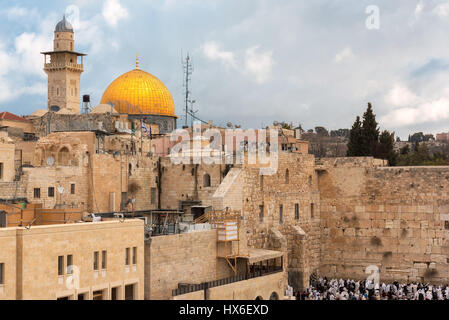 Die Klagemauer und goldenen Felsendom auf dem Tempelberg, Jerusalem, Israel. Stockfoto