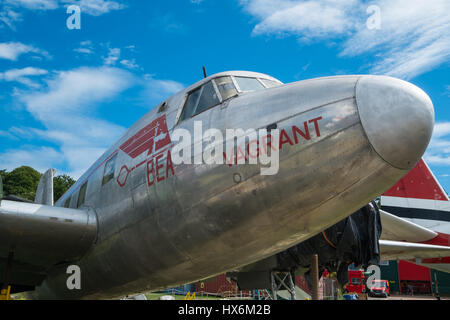 WEYBRIDGE, SURREY, UK - 9. August 2015: 498 Vickers Viking 1A namens "Landstreicher" auf dem Display im Brooklands Motor Museum in August 201. Stockfoto