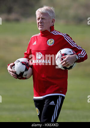 Schottland-Manager Gordon Strachan während des Trainings am Mar Hall, Glasgow. PRESSEVERBAND Foto. Bild Datum: Samstag, 25. März 2017. Finden Sie unter PA Geschichte Fußball Schottland. Bildnachweis sollte lauten: Jane Barlow/PA Wire. Einschränkungen: Verwendung Beschränkungen unterworfen. Nur zur redaktionellen Verwendung. Gewerbliche Nutzung nur mit vorheriger schriftlicher Zustimmung des Scottish FA. Rufen Sie + 44 (0) 1158 447447 für weitere Informationen. Stockfoto